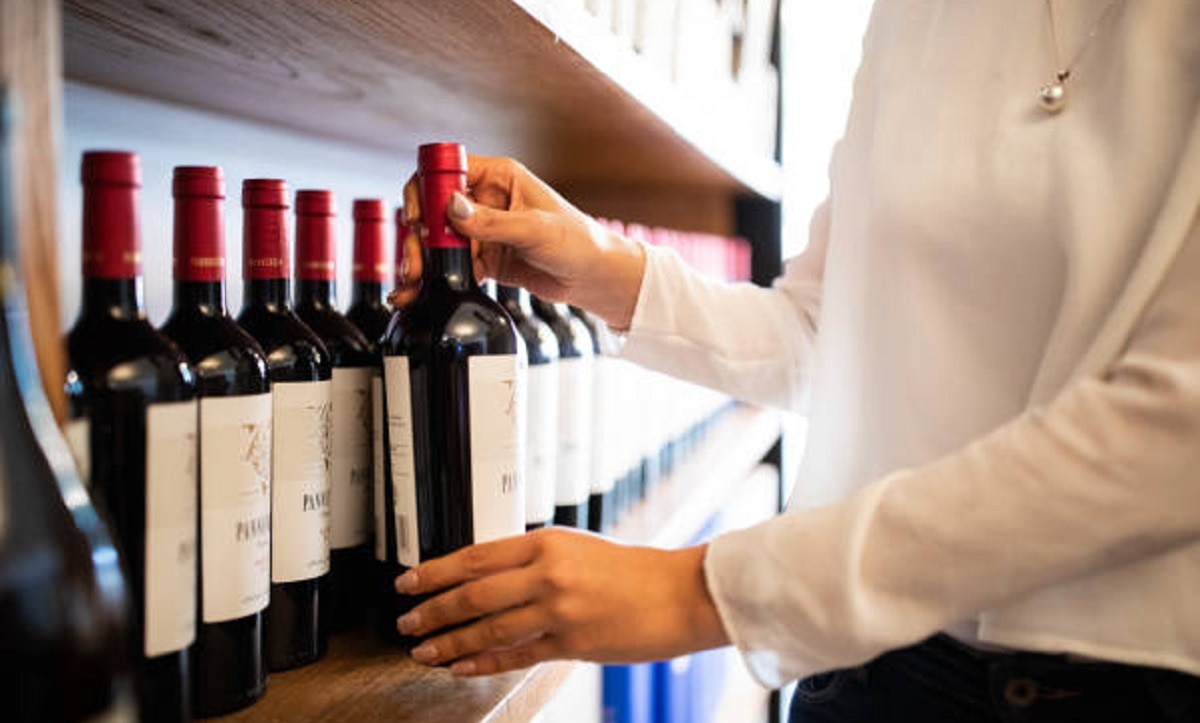 शराब दुकान की रिकॉर्डतोड़ नीलामी