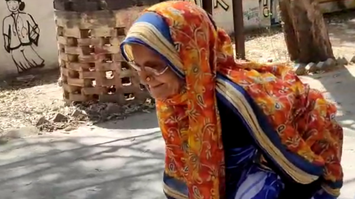 81 साल की बुजुर्ग महिला ने बीडीसी पद के लिए भरा नामांकन