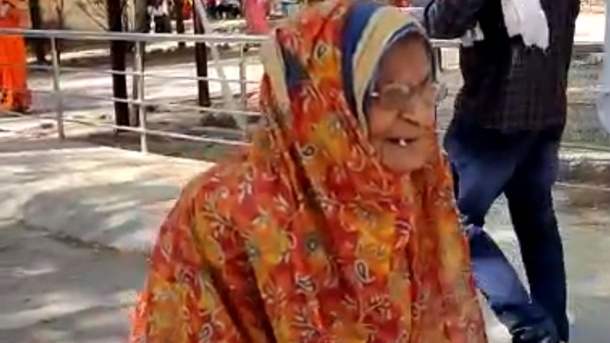 81 साल की बुजुर्ग महिला ने बीडीसी पद के लिए भरा नामांकन