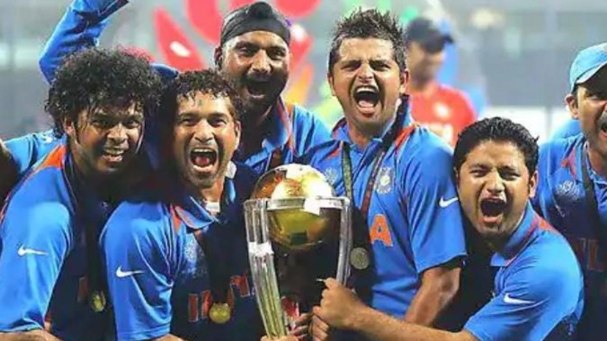  team manager reveals why did ms dhoni shaved his head