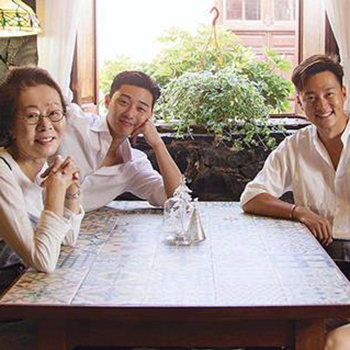 Youn-Yuh Jung पर‍िवार के साथ 