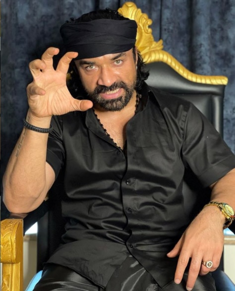  एजाज खान