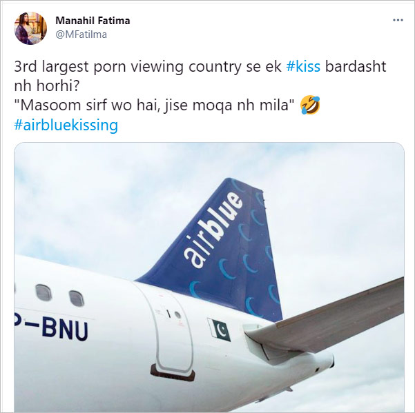 pak couple kiss in flight