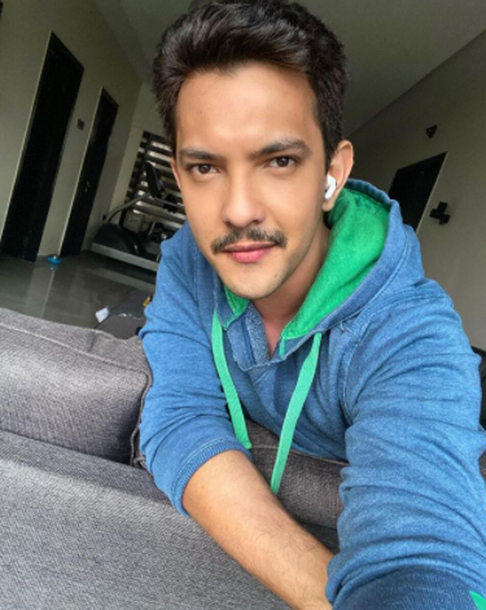  आदित्य नारायण