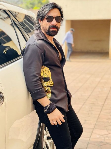  एजाज खान