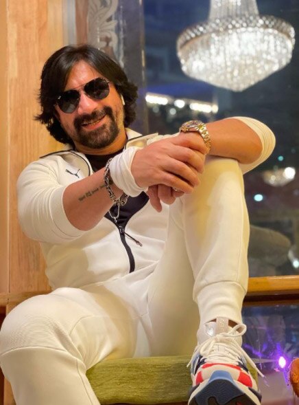  एजाज खान