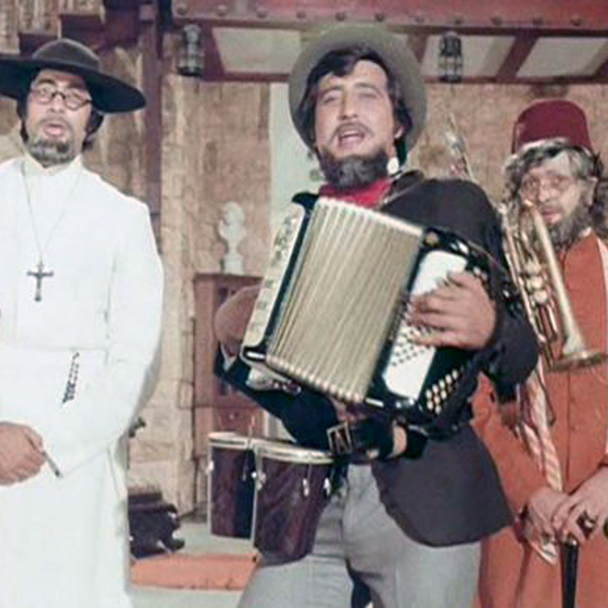 अमर अकबर एंटनी