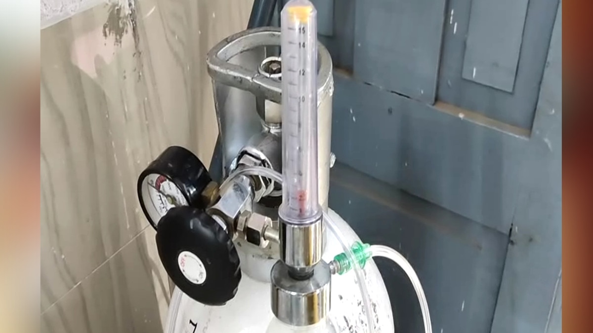 डॉक्टर ने बनाई जुगाड़ की मशीन, हवा से खींच कर मरीज को दे रहे इमरजेंसी ऑक्सीजन