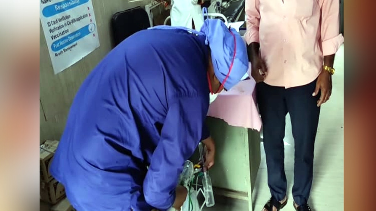 डॉक्टर ने बनाई जुगाड़ की मशीन, हवा से खींच कर मरीज को दे रहे इमरजेंसी ऑक्सीजन