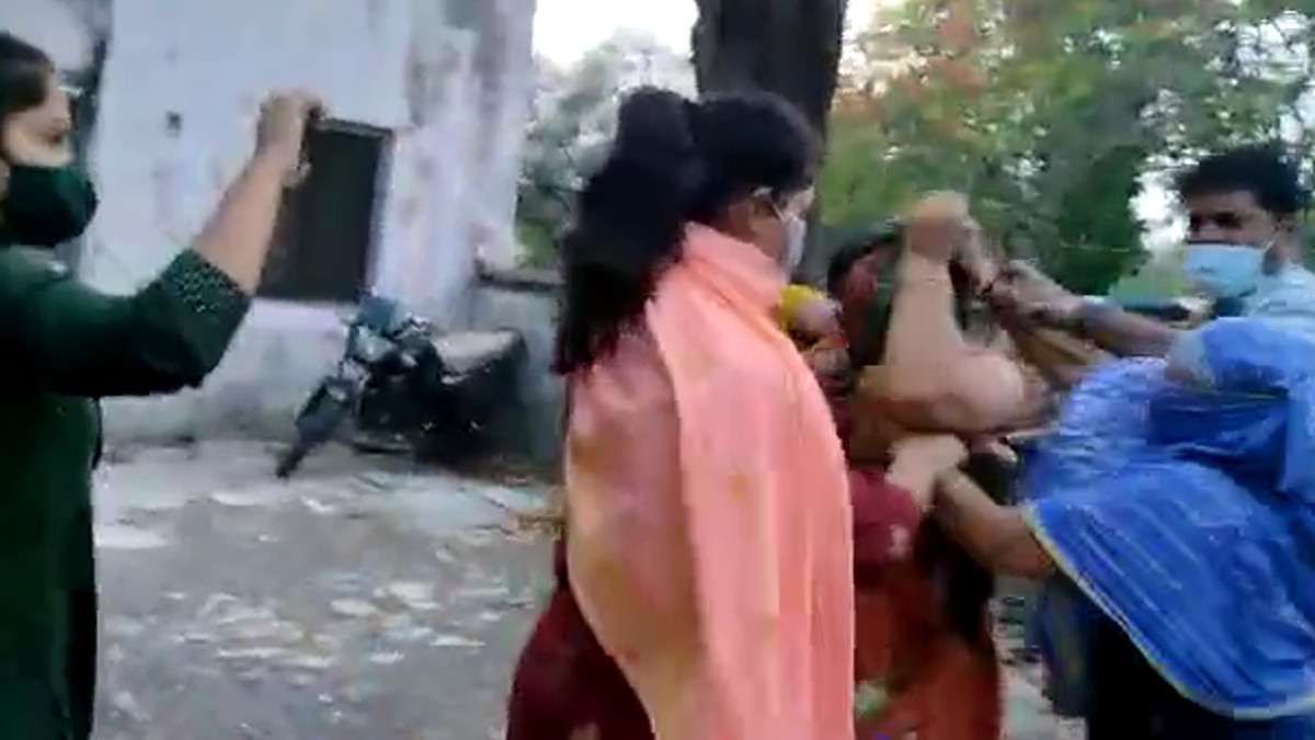  Wife caught her husband 