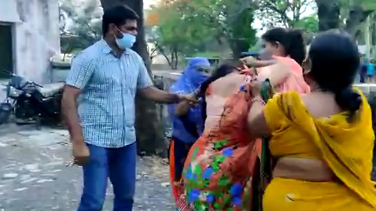  Wife caught her husband 