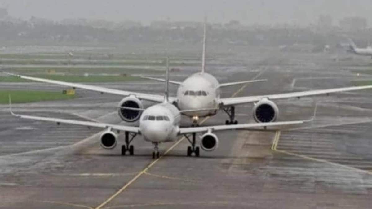 एयरलाइंस के ट्विटर हैंडल पर रखें नज़र