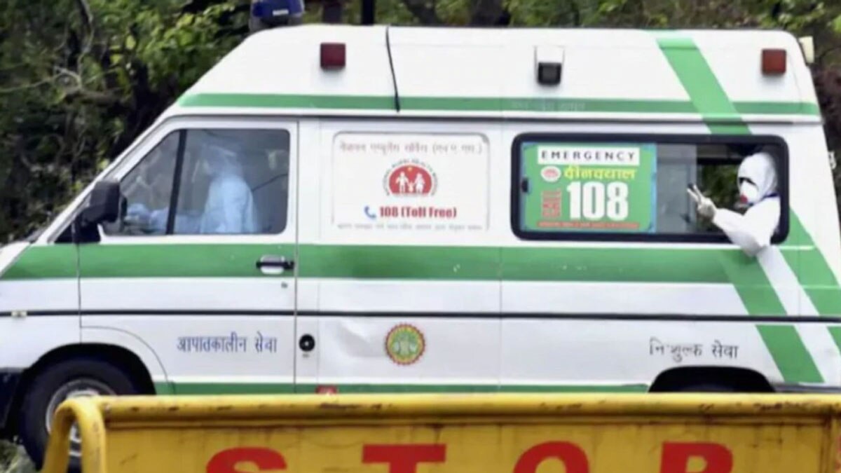 नदी किनारे लग रहा है लाशों का अंबार 