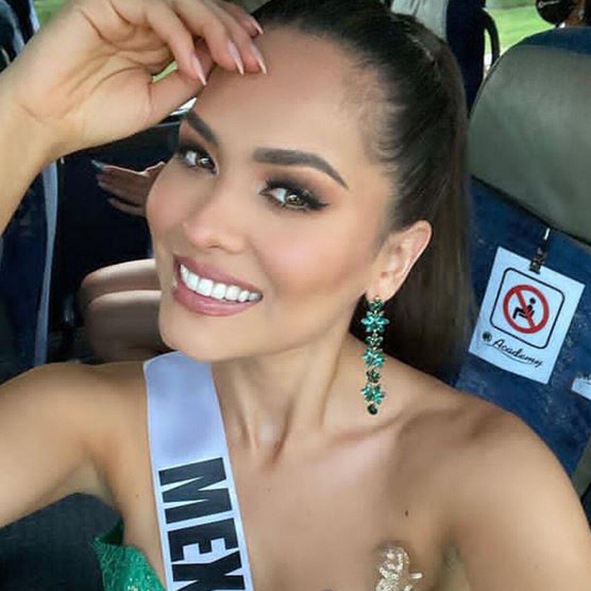  एंड्रिया मेजा 