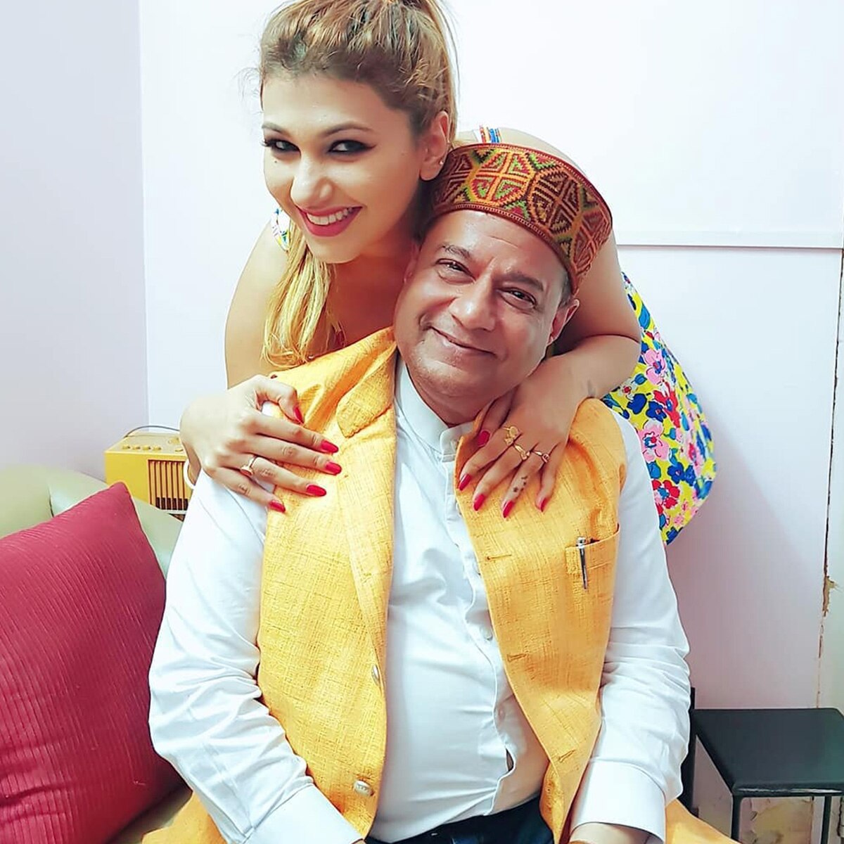 जसलीन मथारू और अनूप जलोटा