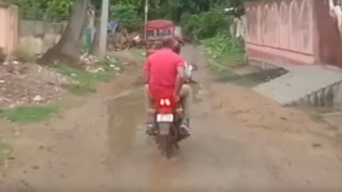 भागलपुर के ASP ने  लहराई पिस्टल