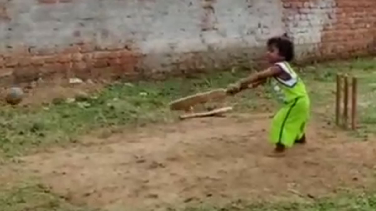 26 माह का बच्चा लगाता है गजब के शॉट्स 