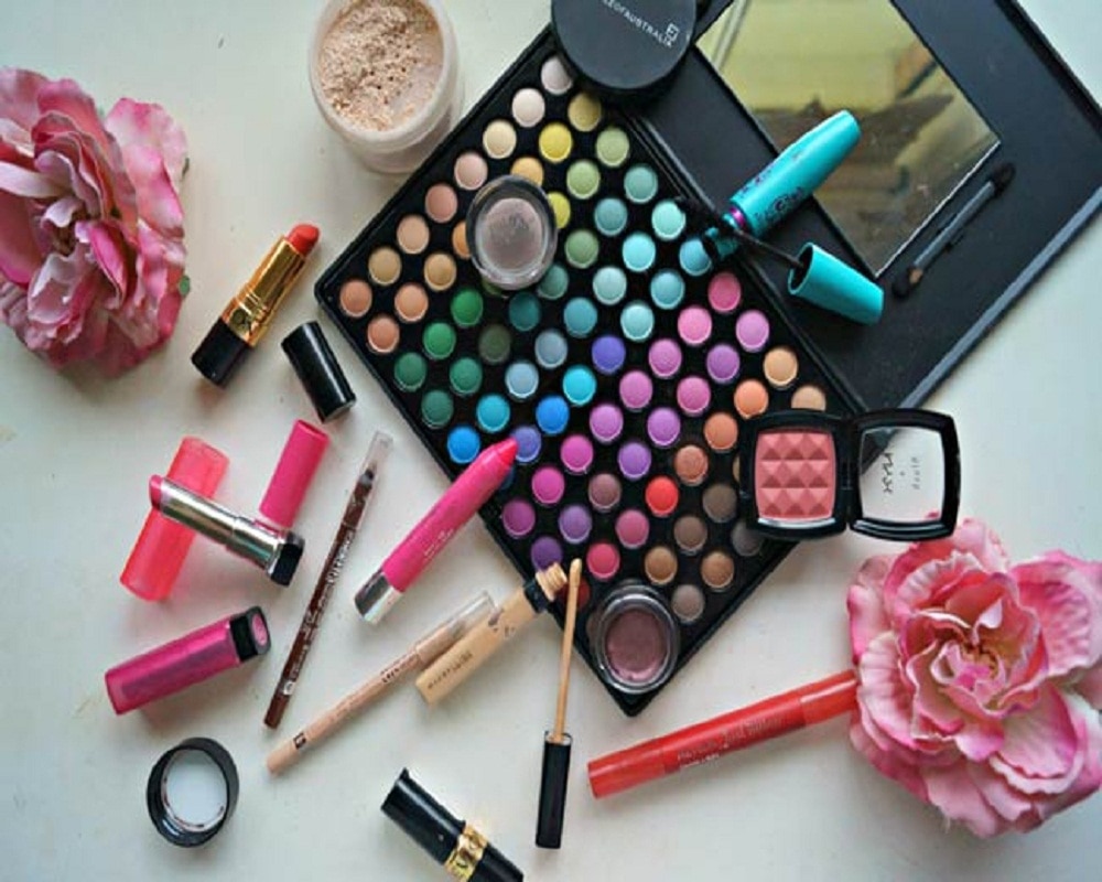 तोहफे में दें ब्यूटी प्रोडेक्ट (फाइल फोटो)