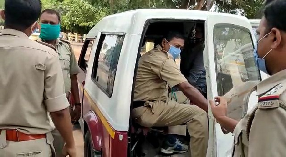 पुलिस ने पकड़ा