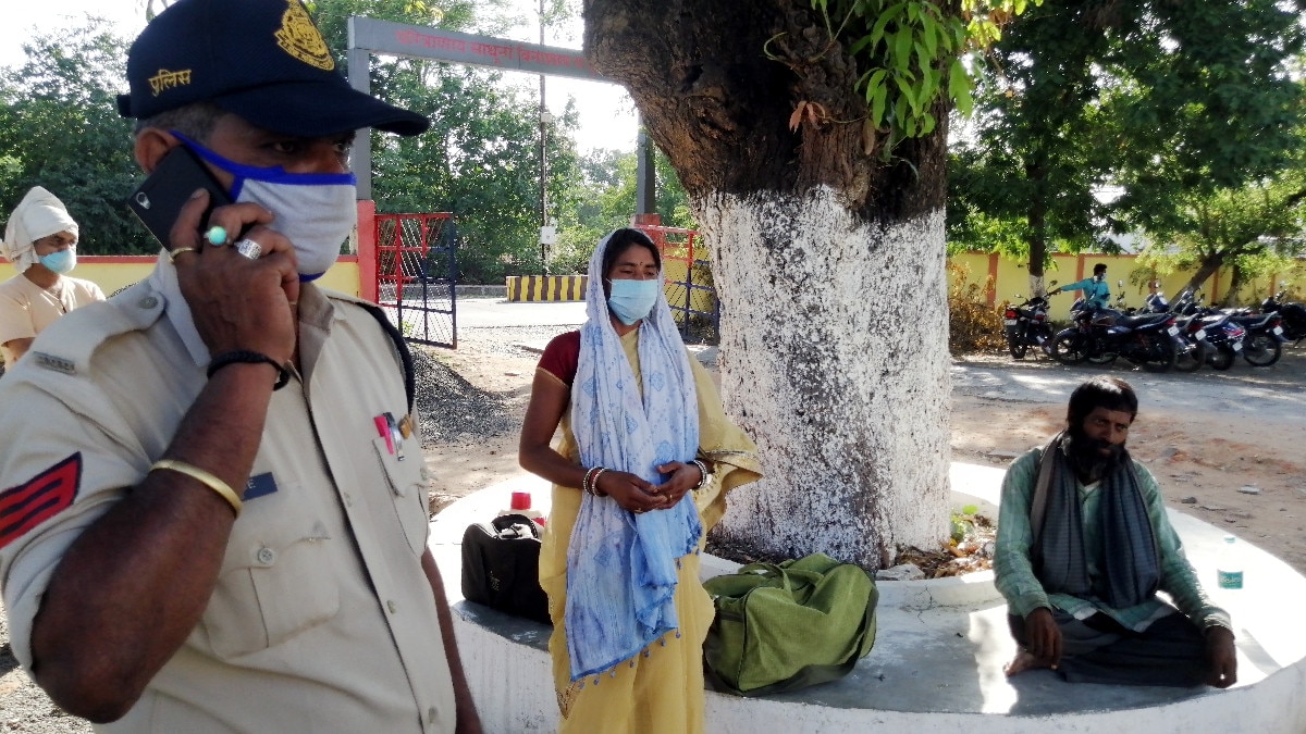 जिसे मरा समझा वो सड़कों पर घूमता मिला, कोरोना काल में म‍िले 16 साल से बिछड़े भाई-बहन