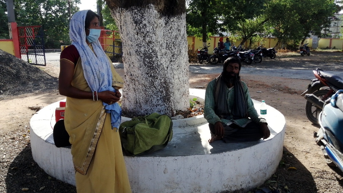 जिसे मरा समझा वो सड़कों पर घूमता मिला, कोरोना काल में म‍िले 16 साल से बिछड़े भाई-बहन