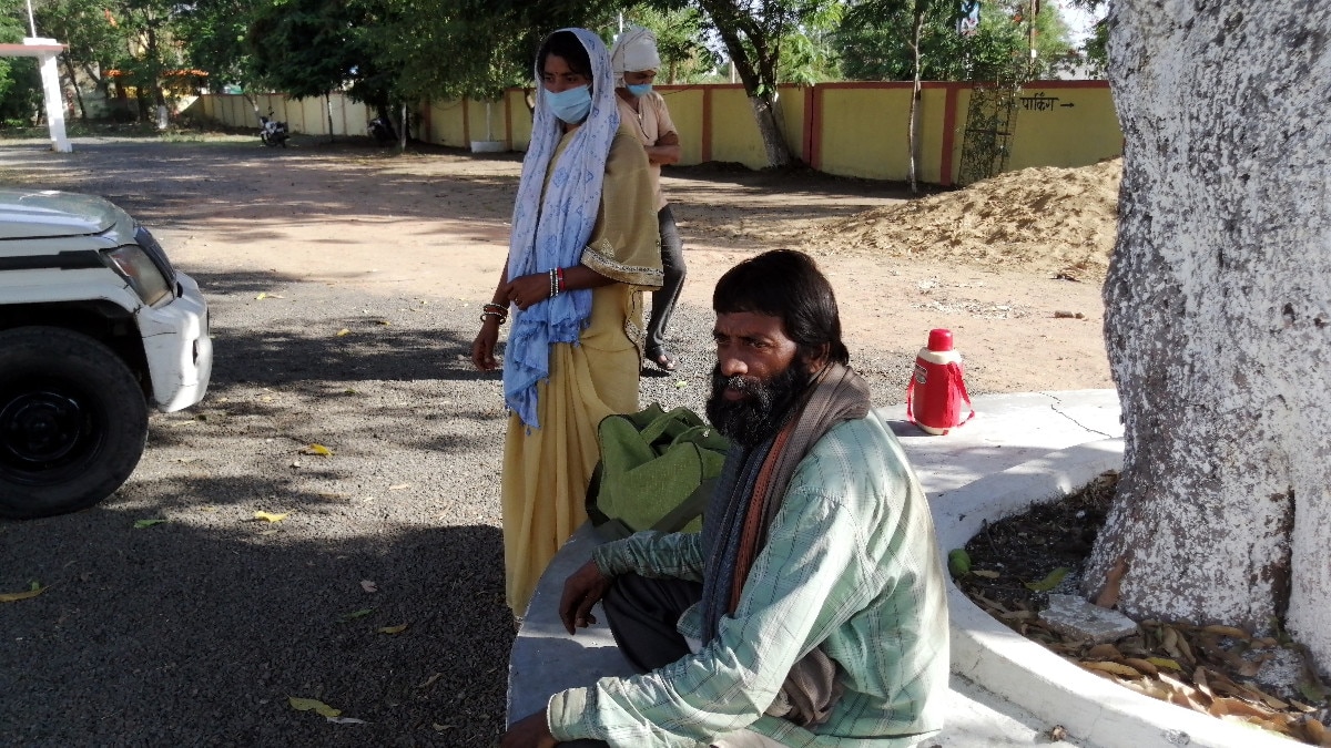 जिसे मरा समझा वो सड़कों पर घूमता मिला, कोरोना काल में म‍िले 16 साल से बिछड़े भाई-बहन