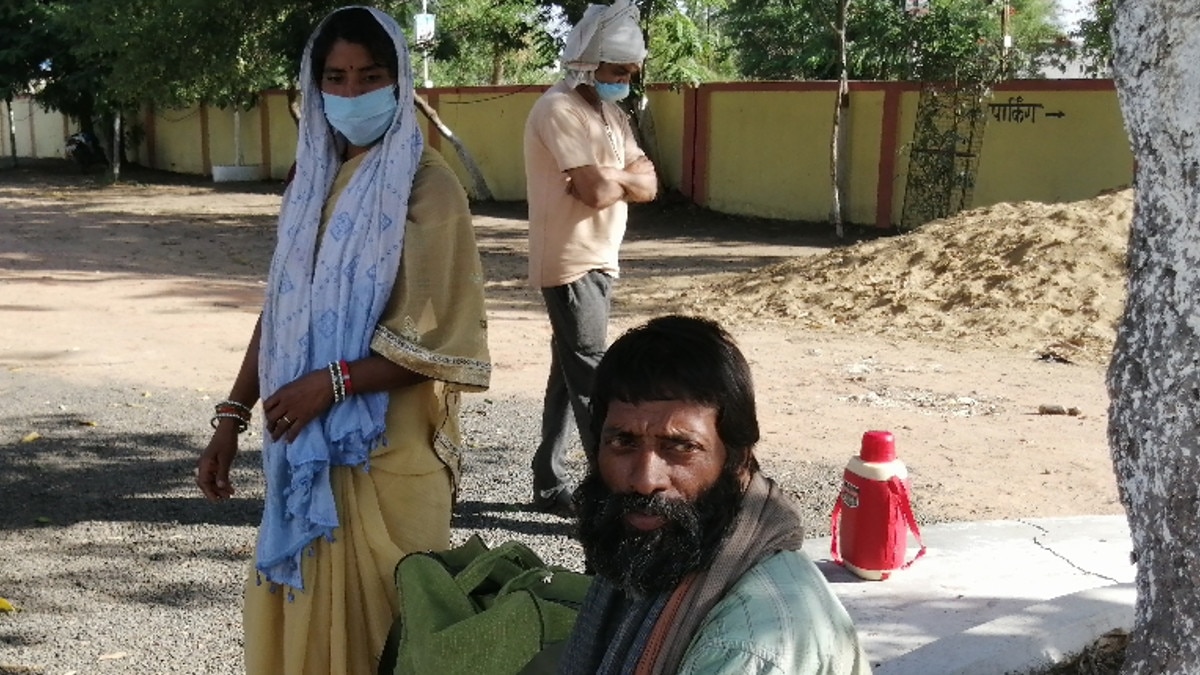 जिसे मरा समझा वो सड़कों पर घूमता मिला, कोरोना काल में म‍िले 16 साल से बिछड़े भाई-बहन