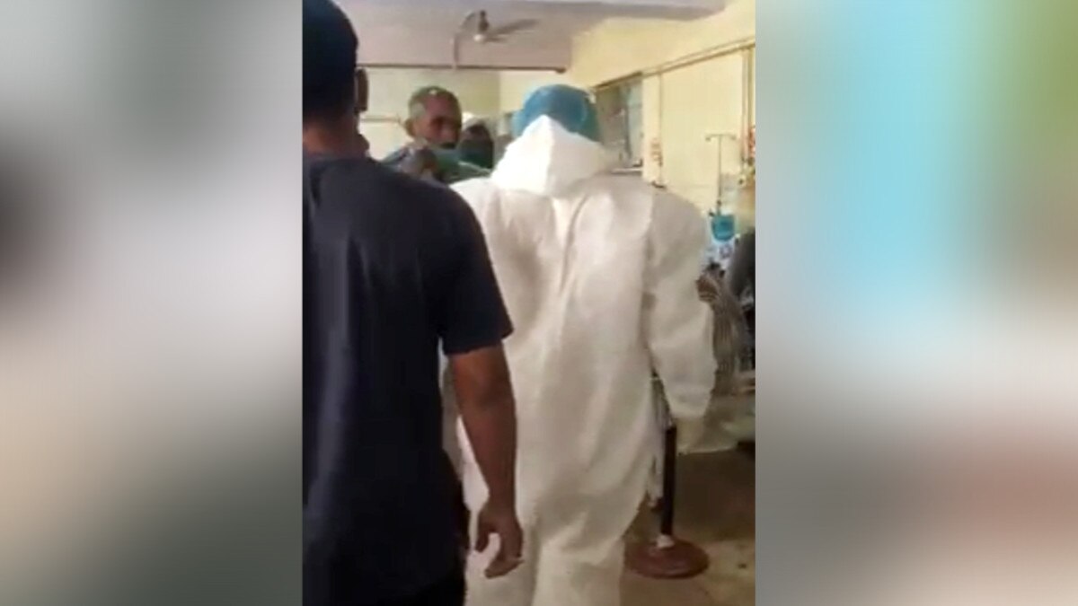  कोविड वार्ड में मरीज के पर‍िजनों के बीच जमकर चले लात-घूंसे, वीड‍ियो वायरल 
