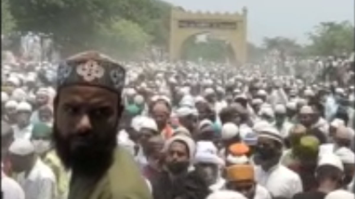 मोहम्मद सालिमुल कादरी के इंतकाल पर उमड़ी हजारों की भीड़