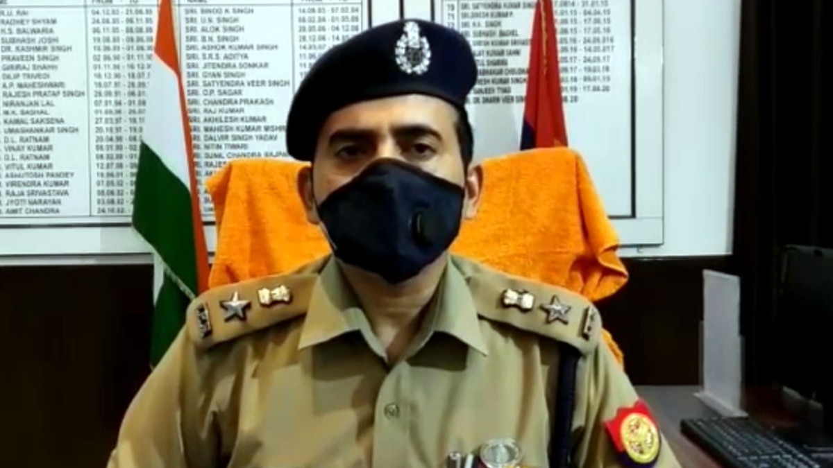 दूसरे को फंसाने के लिए पुलिस चौकी में हंगामा कर वीडियो किया वायरल, खुद पर क‍िए थे ब्लेड से वार 