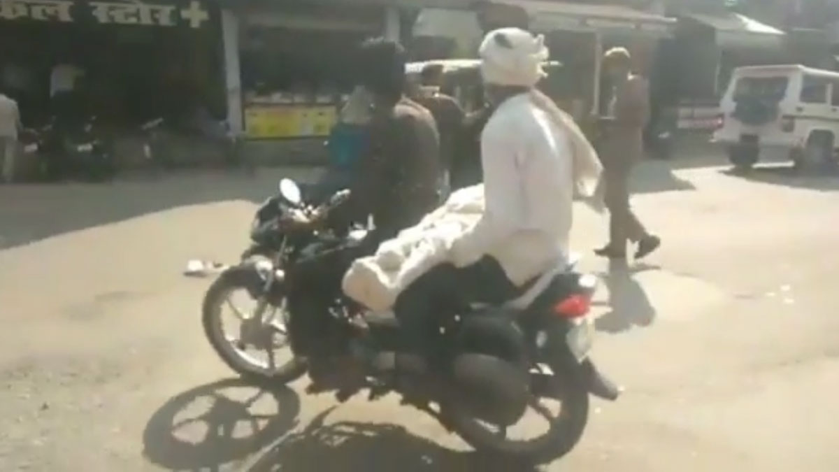 पोस्टमार्टम के लिए बाइक से ले जाना पड़ा शव 