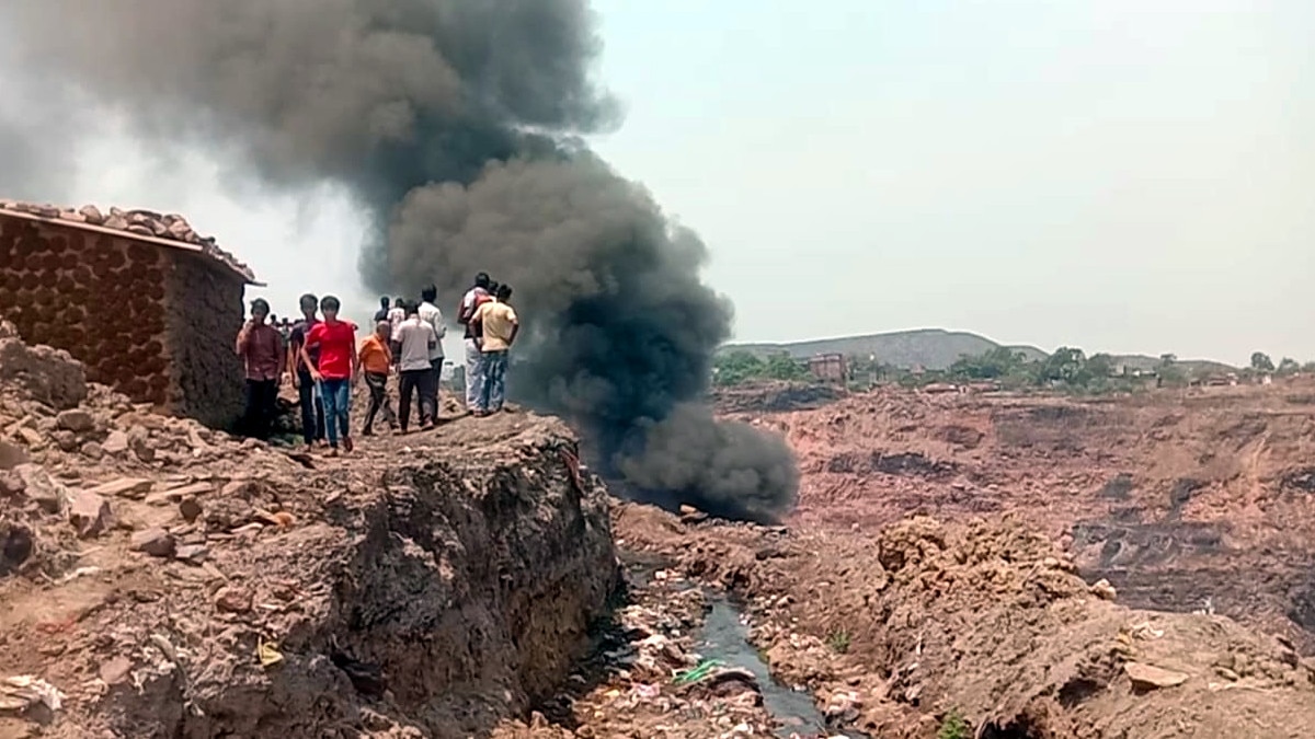आउटसोर्सिंग माइंस में ब्लास्ट के बाद भीषण आग और गैस रिसाव