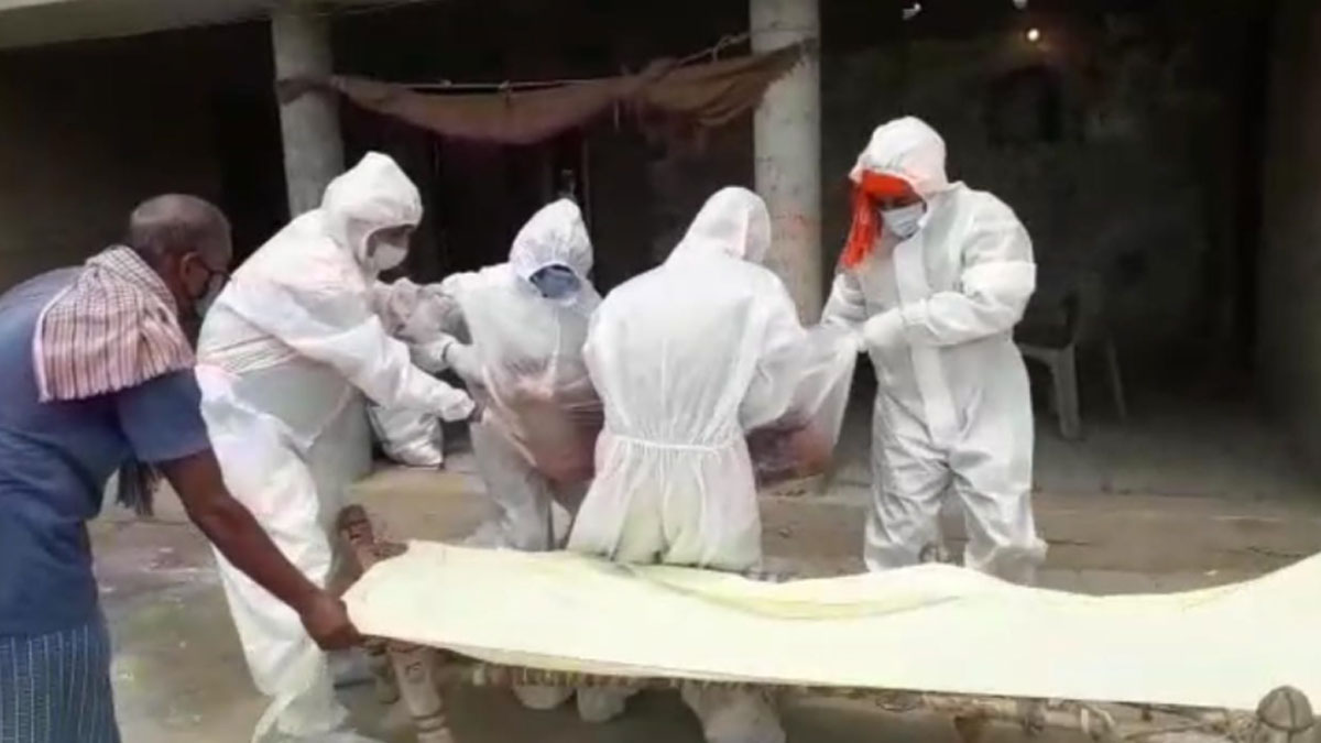 डॉक्टर ने किया मरीज का अंतिस संस्कार 