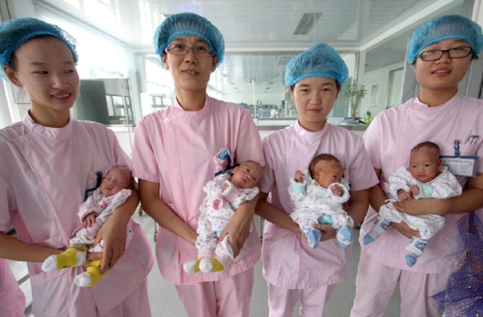 महिला ने दिया नौ बच्चों को जन्म 11