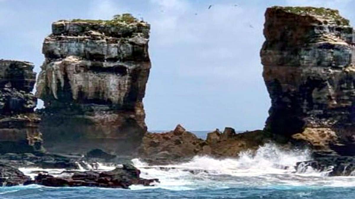 Famous Darwin Arch crashed