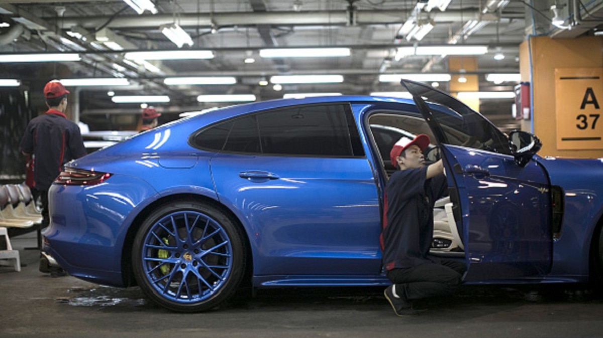 खिड़की के कांच एक इंच तक खोलें