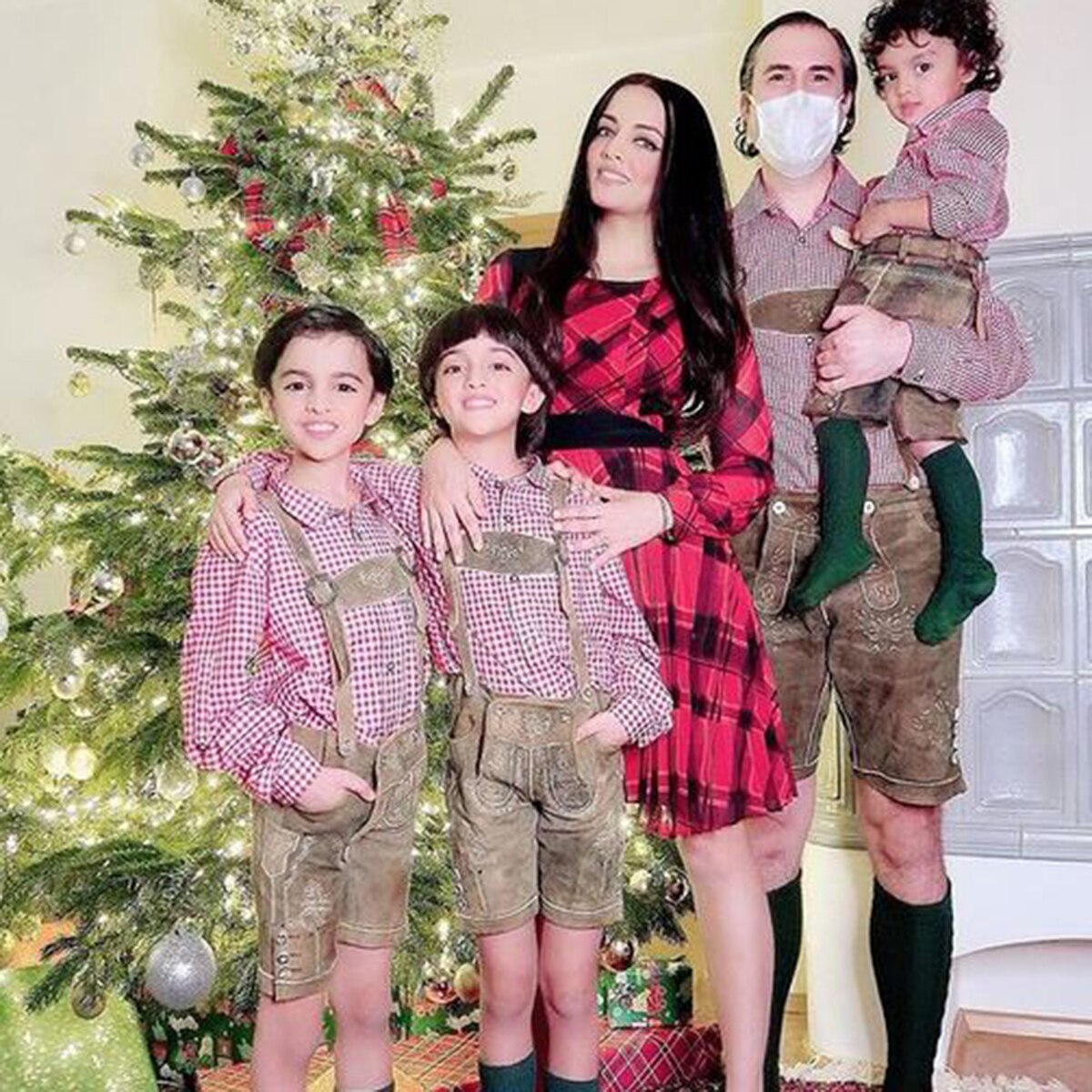 फैमिली संग सेलिना जेटली