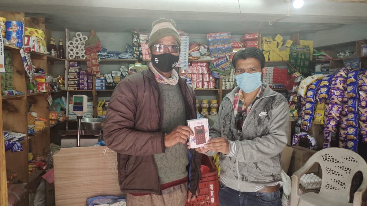 किराना दुकानें बनी एटीएम