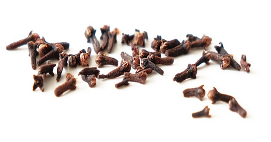 लौंग शहद खाएं