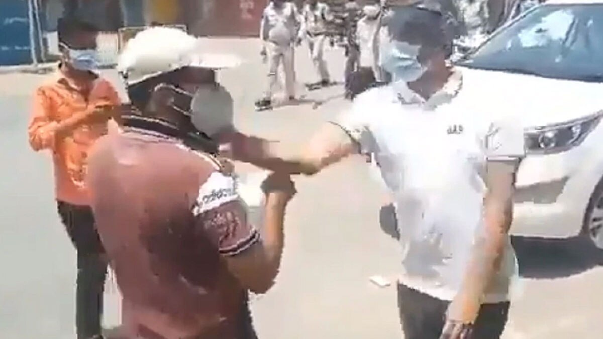 कलेक्टर ने युवक को मारा था थप्पड़ 