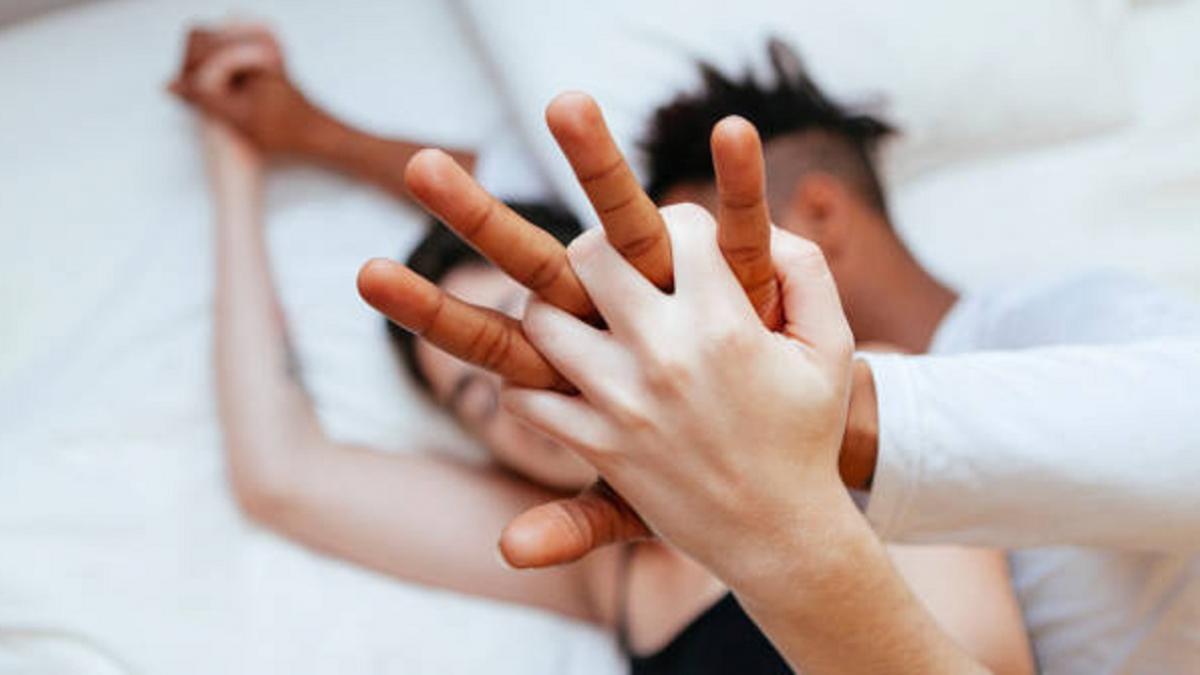 पति ने पत्नी को मारी गोली