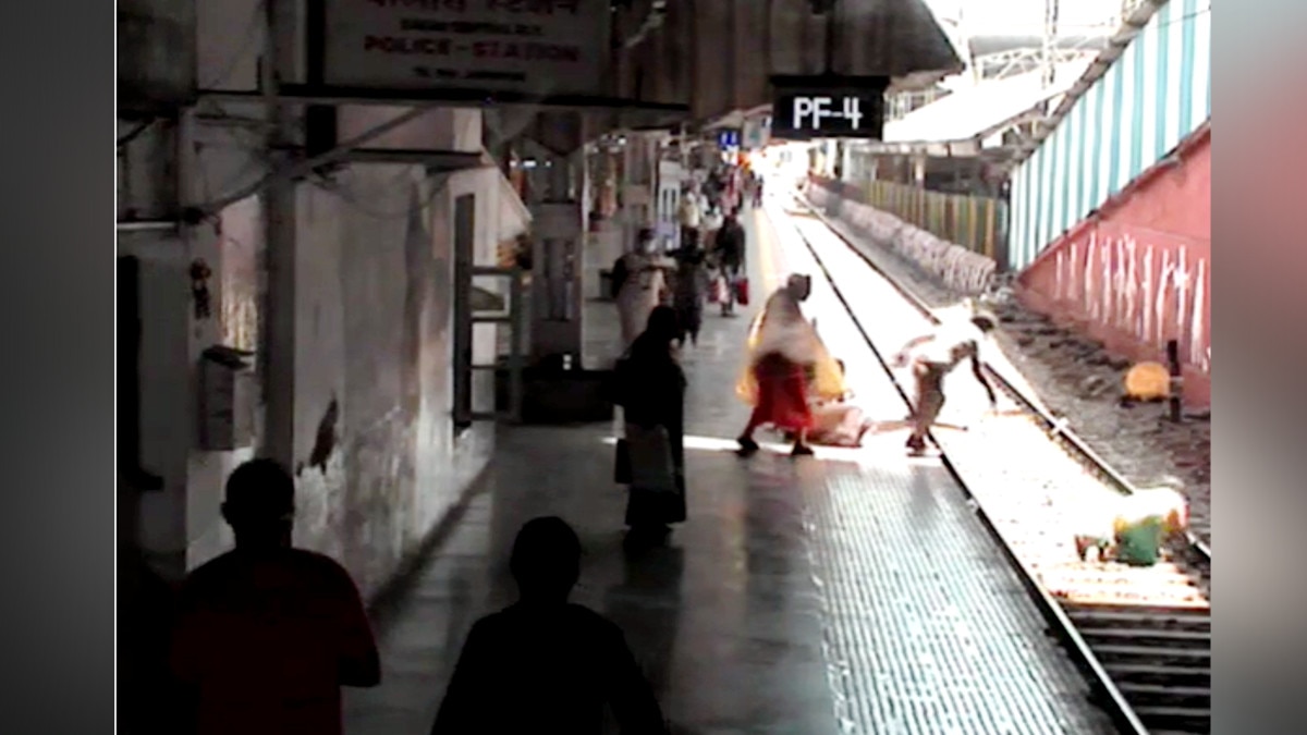 Policeman of Dadar GRP saved the life 