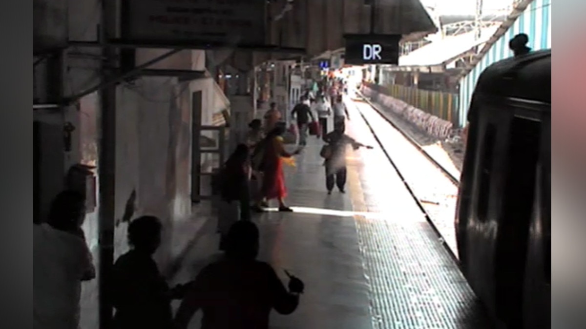 Policeman of Dadar GRP saved the life 