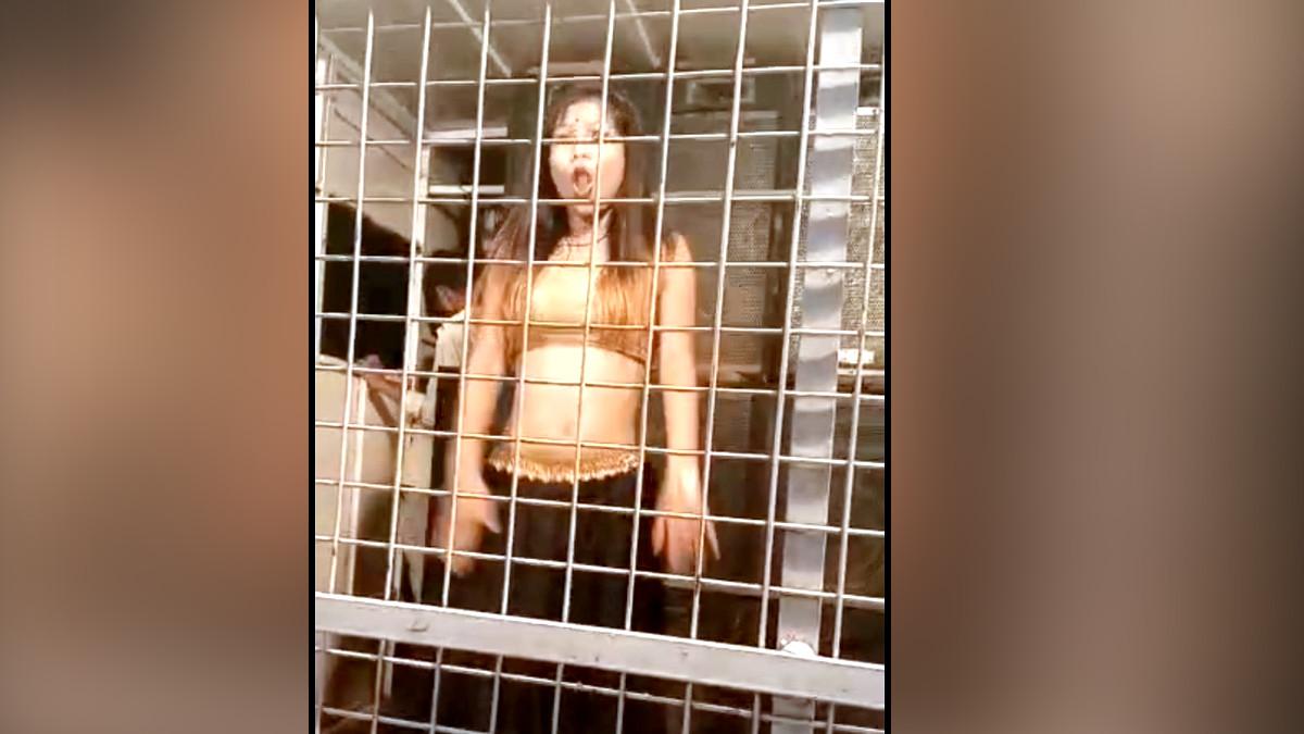 बार बाला का डांस.