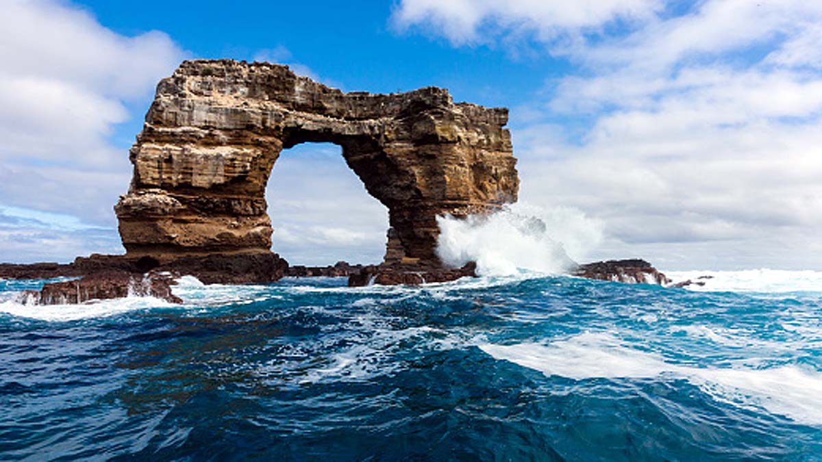 Famous Darwin Arch crashed