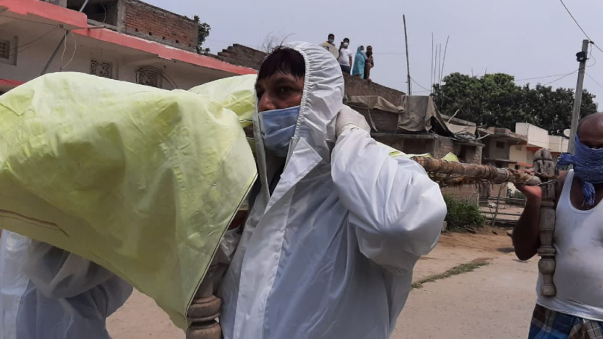 डॉक्टर ने किया मरीज का अंतिस संस्कार 