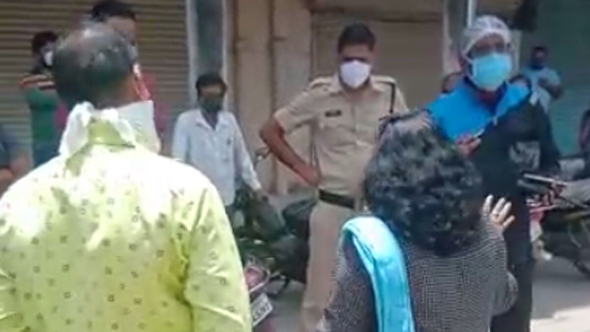 ई-पास मांगने पर पुलिस से भिड़ गईं भाजपा नेता