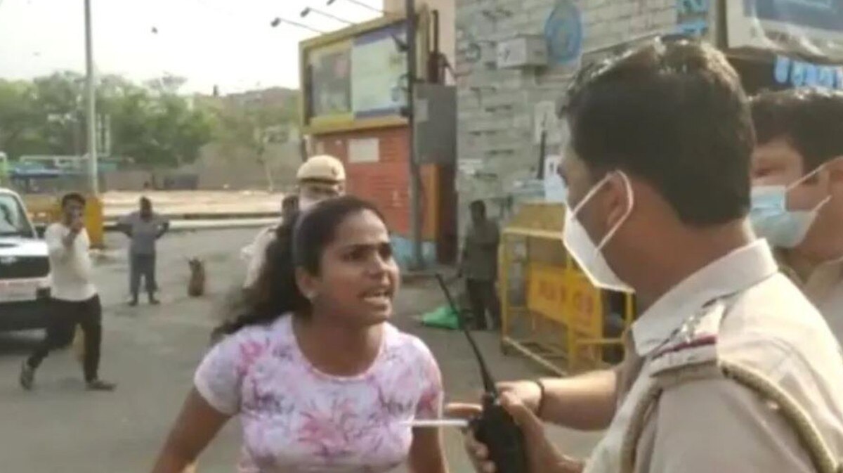 लग्जरी कार में घूम रहे कपल ने दी दिल्ली पुलिस को धमकी