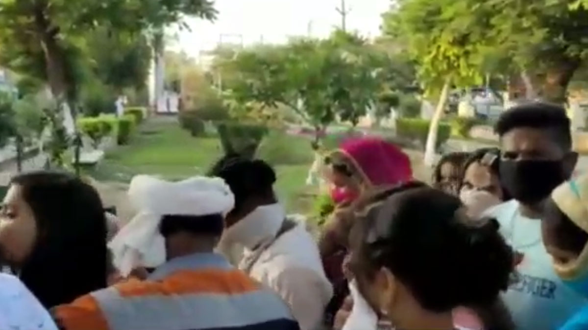 शादी में शामिल थे 20 से ज्यादा लोग पुलिस ने मारी रेड 