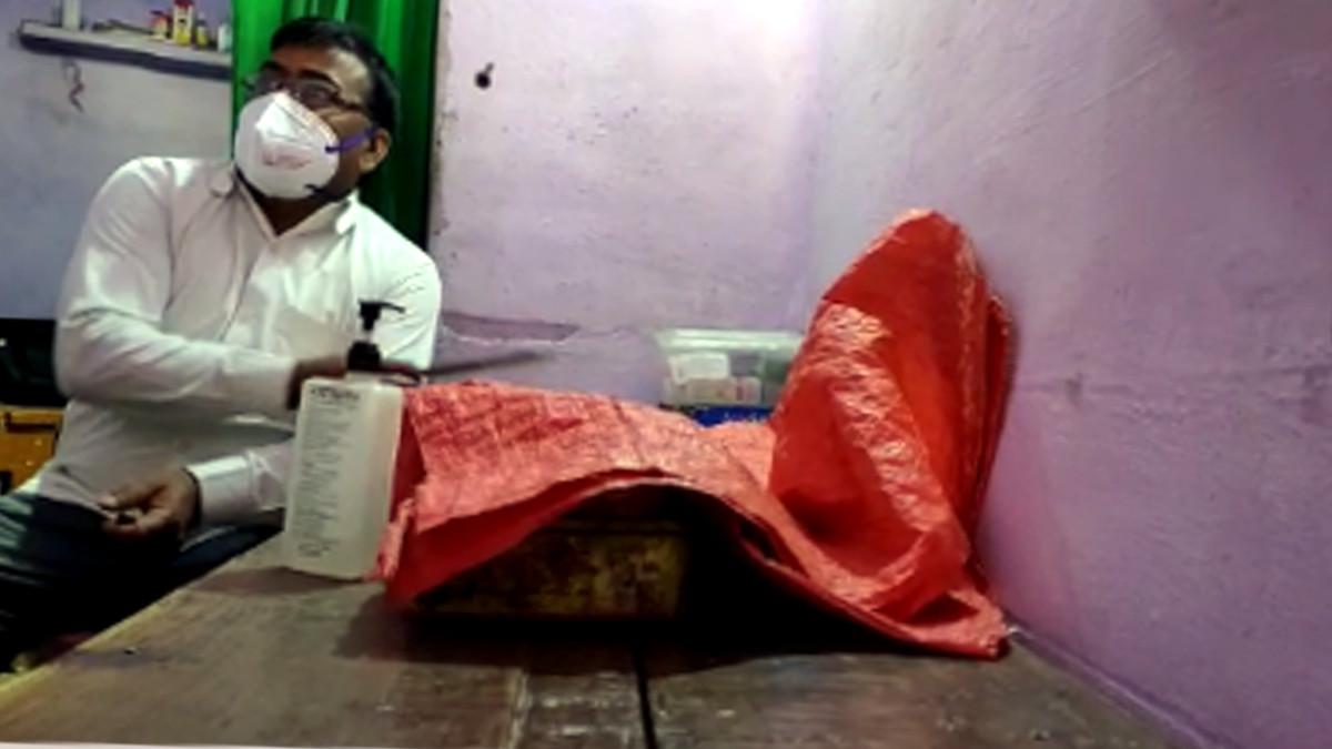 ग्रामीण इलाकों में पोस्टेड डॉक्टरों की ज‍िला हॉस्पिटल में लगाई ड्यूटी, ग्रामीणों की जान रामभरोसे